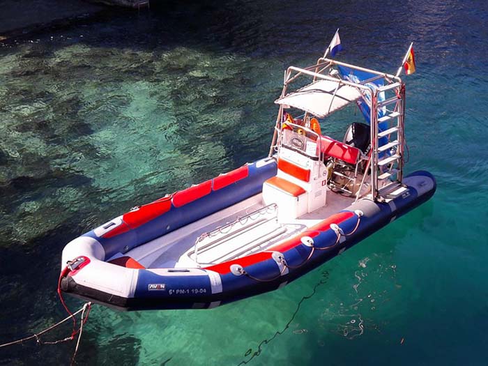 Dive Boat Main Image